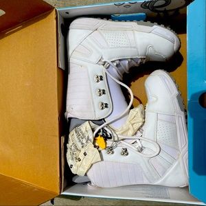 New Burton women’s snowboard boots size 10